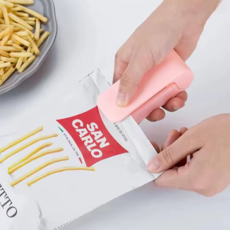 1Pc Kitchen Handheld Snack Sealer, Plastic Bag Sealer for Freshness, Easy-To-Use Kitchen Gadge,Portable Sealer Packaging